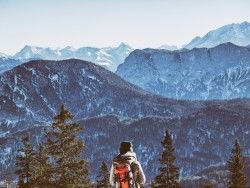 Download Wallpaper 1280×960 Mountains, Tourist, Backpack, Freedom 1280×960 HD Background