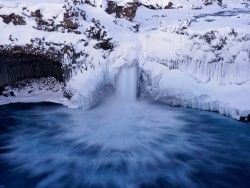 Download Wallpaper 1600×1200 Waterfall, Iceberg, Snow, Ice 1600×1200 HD Background